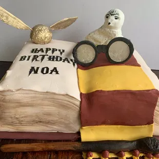 Ultra rad custom Harry Potter cake!