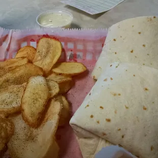 ows a burrito and chips