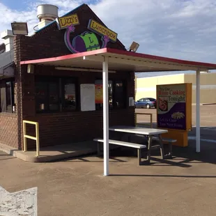 the outside of the restaurant