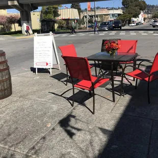 Outdoor dining at Lizzy&apos;s Cajun Café in Albany.