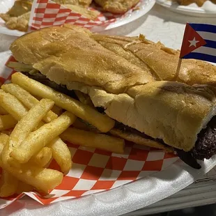 Pan Con Bistec with fries
