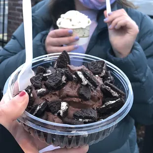 vegan chocolate ice cream with oreos