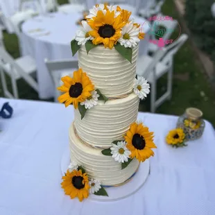 Rustic wedding cake with fresh florals