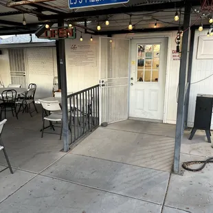 Front door to LJ&apos;s