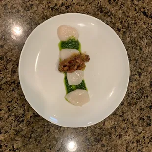 Scallops with bacon jam and yuzu reduction, arugula purée