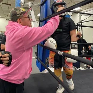 Great Sparring session !! Coach JC Llamas getting Gallito Ready for his fight!! Team Llamas !!