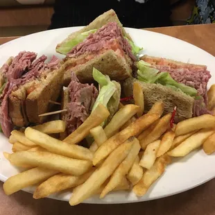 Corn beef club on rye