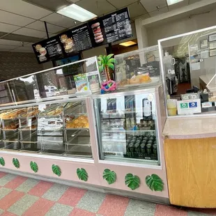 Nice place! Donuts and sandwiches!