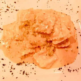 Ravioli di pesce in crema di gamberi