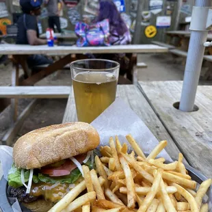 BEST burgers in Lockhart...period. Karaoke on Thursdays (every 2 weeks) on the back patio and very friendly employees.