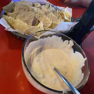 Chips &amp; queso