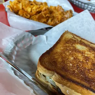 Patty melt with portabella mushroom and sweet potato chips