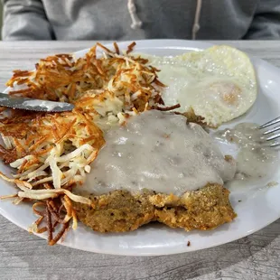 Country Country Style Fried Steak &amp; Eggs, crunchy hash browns!
