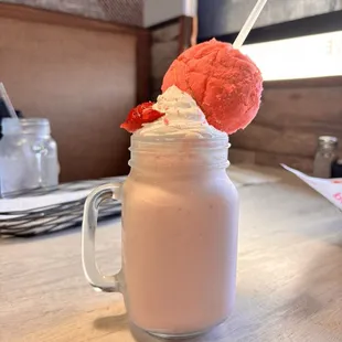 Strawberry Concha Shake Strawberry  10/10