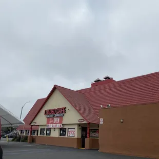 the outside of the restaurant