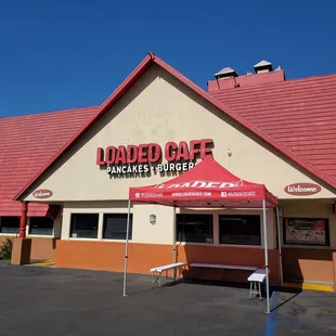 the outside of the restaurant