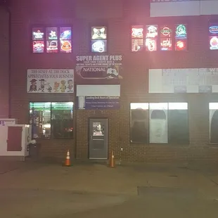 the outside of a liquor store