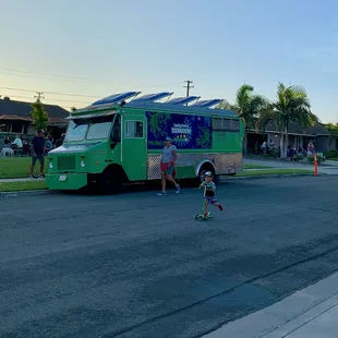 a green food truck