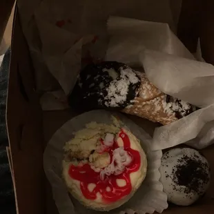 Mini Cheesecake, Oreo Truffles and Ricotta Cannoli!