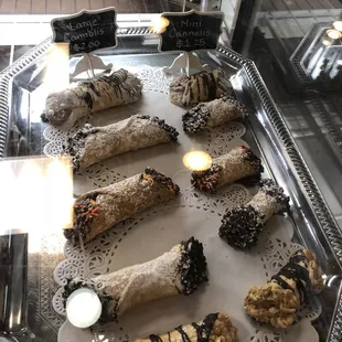 Of course, cannolis