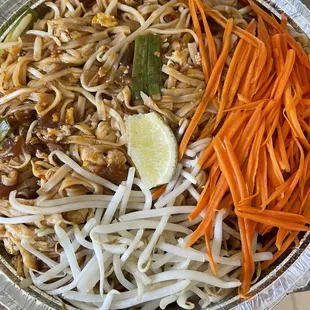 Phad Thai with chicken