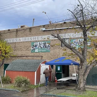 Front entrance w/signage