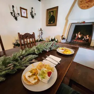 Breakfast next to the fire