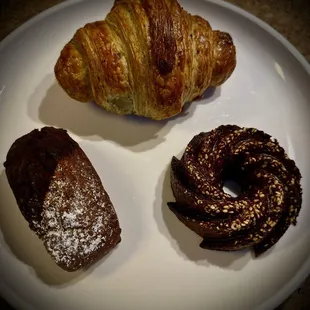 Green Mole Croissant/ Emmie/ Chocolate Oat Cake thingy