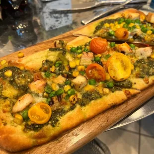 Chicken pesto flatbread