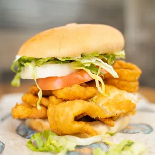 a sandwich with onion rings