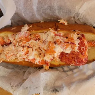 Basic lobster roll with mayo