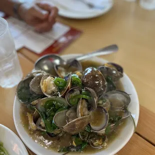 Clams with basil sauce