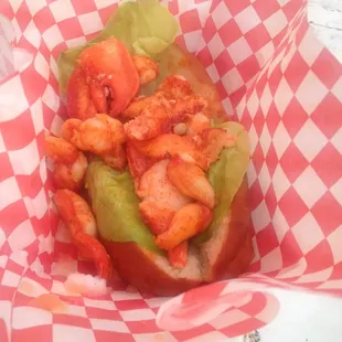 Hot Connecticut lobster roll is so good.