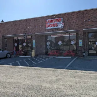 Entrance to Lobster Dogs, Denver NC