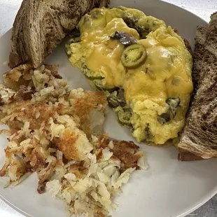 Omelette, hashbrowns, marble rye toast