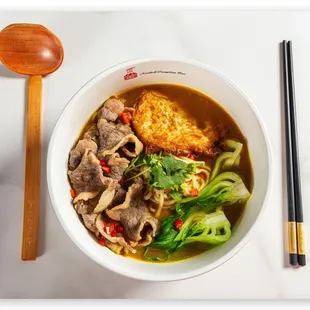 金汤肥牛面 Golden soup beef noodle