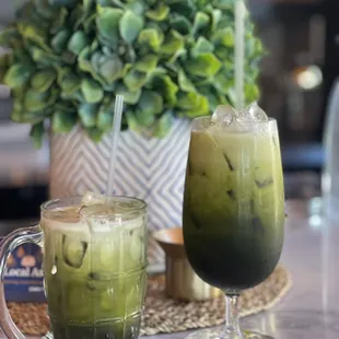 Thai iced green tea-latte
