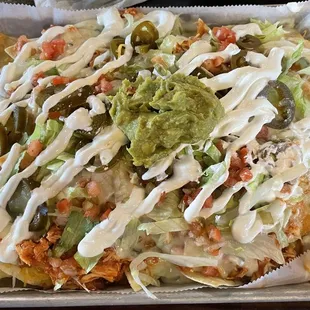 Huge chicken nachos