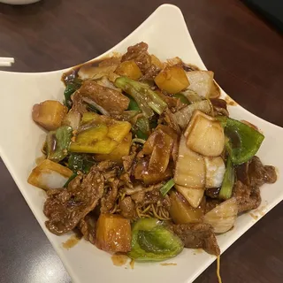M8. Satay Sauce Beef Pan Fired Noodle