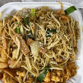 M16. Singapore Style Chow Fun