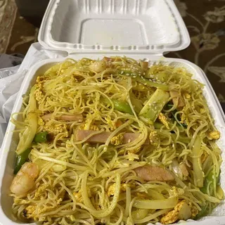 M17. Singapore Style Stir Fried Rice Stick