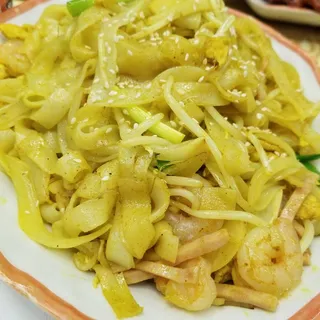 M2. Singapore Style Chow Fun