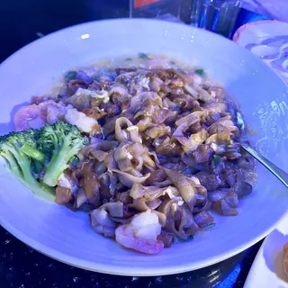 F2. Shrimp in Egg Drop Sauce Chow Fun