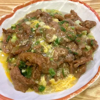 F3. Beef in Egg Drop Sauce Chow Fun