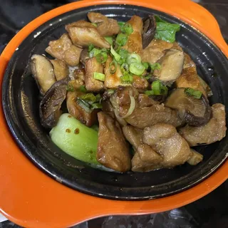 H3. Preserved Mushroom & Chicken Clay Pot Rice