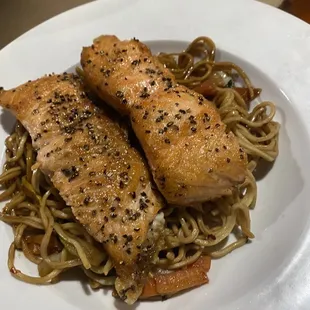 Salmon with spicy vegetable lo mein