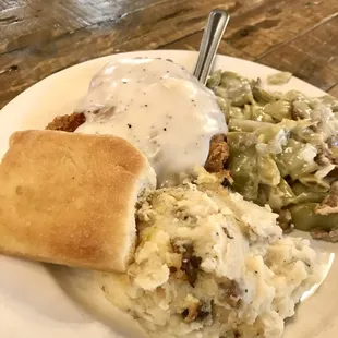 The hubs ordered fried chicken with gravy...yum-o!