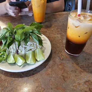 Thái tea and pho veggie