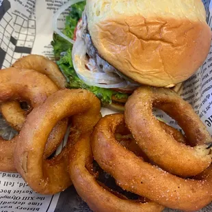 Juicy Bruce w/Guinness Onion Rings