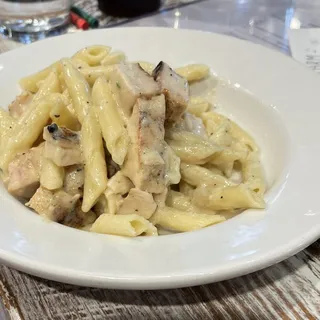 Kids Penne Alfredo w/ Chicken